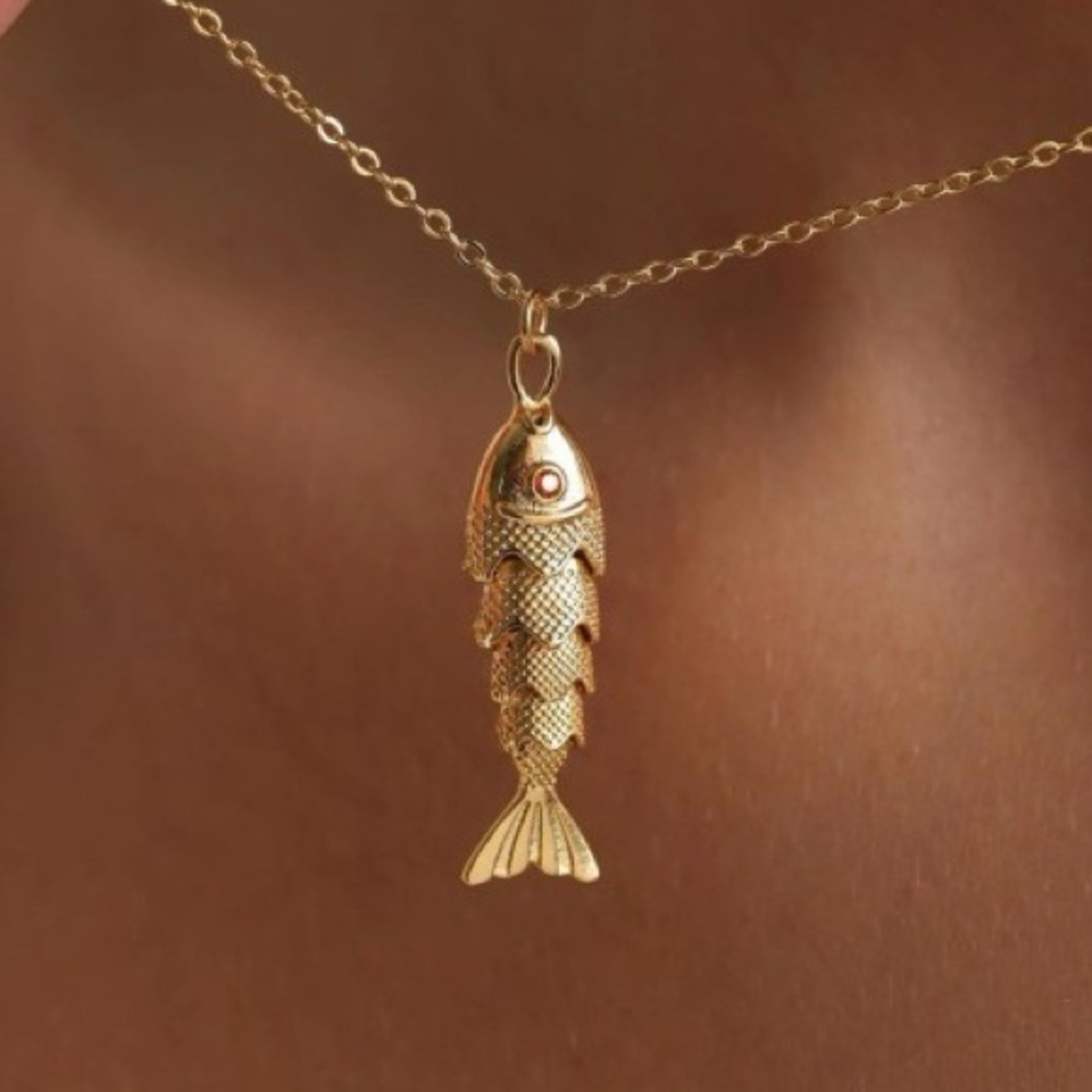 18K Fortune Fish Necklace (5109) - Picture 3 of 5